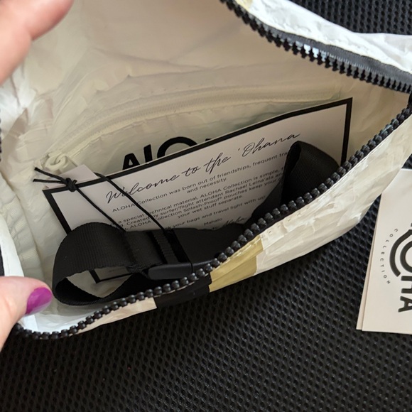 Aloha Collection Fanny Pack - Picture 2 of 2